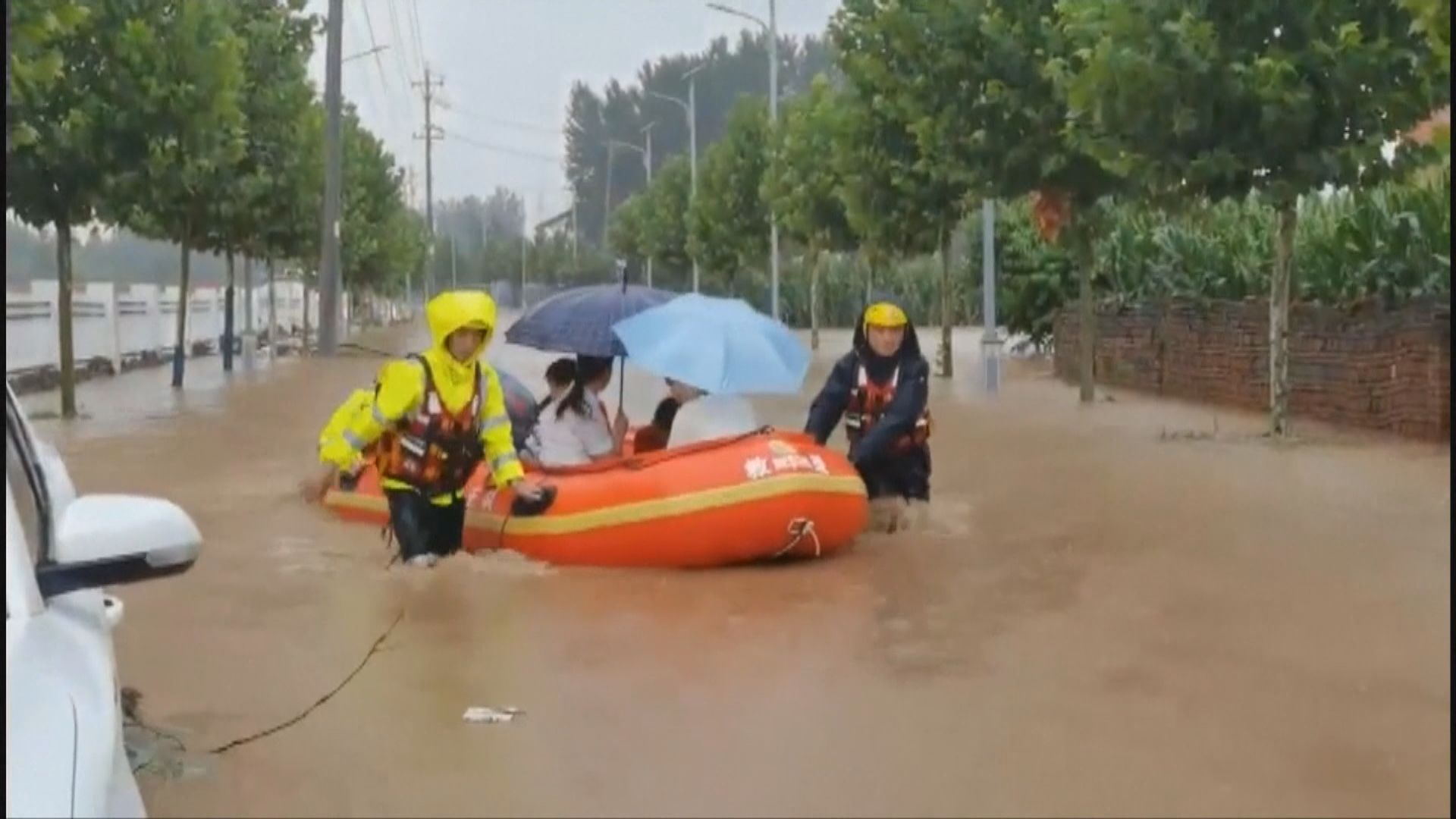 河南暴雨大風齊襲　鄭州多處水浸