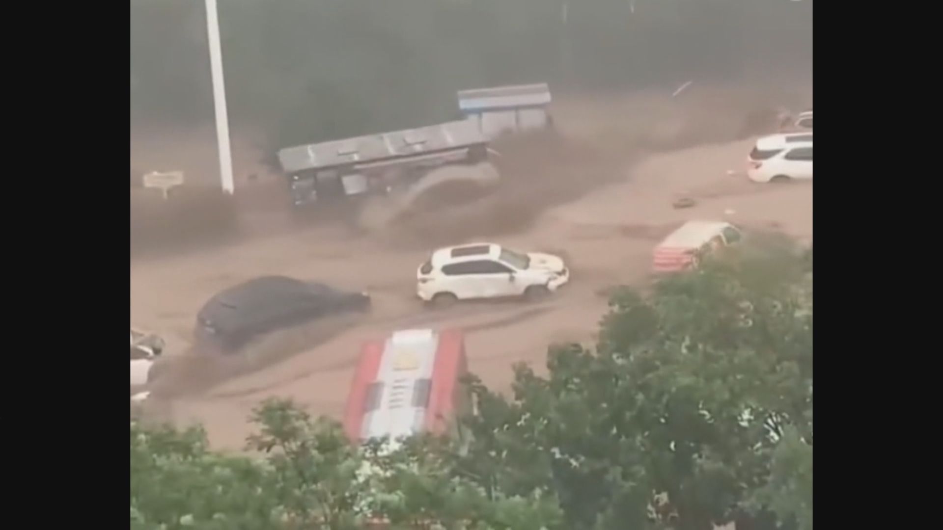 華北地區持續暴雨 北京門頭溝山洪暴發最少2死
