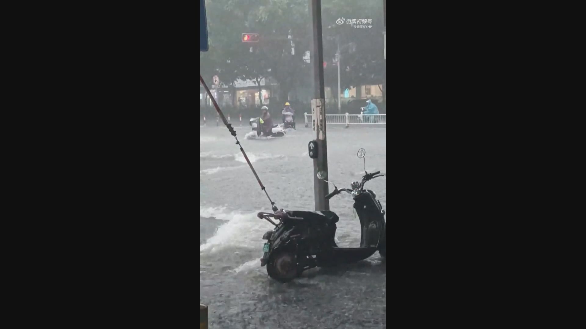廣西南寧短暫強降雨造成多區水浸