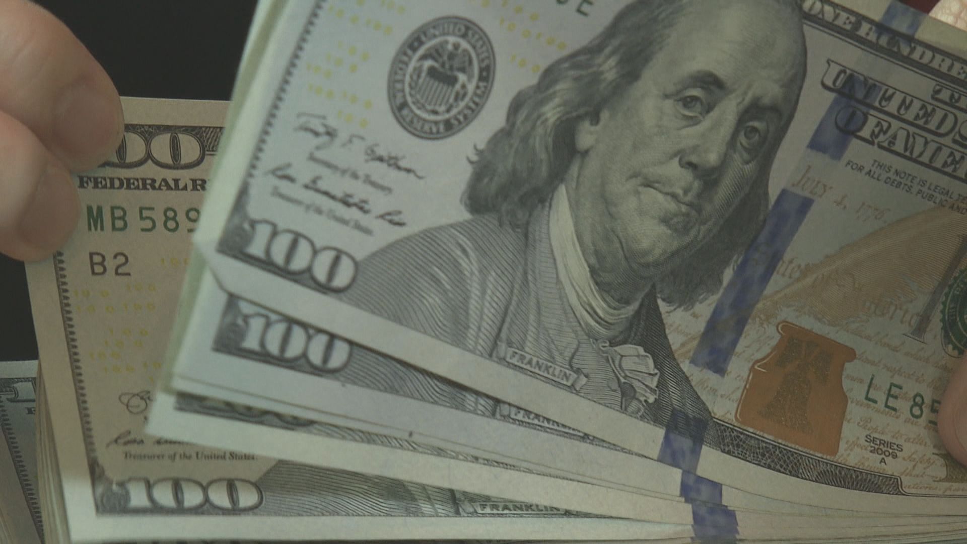 中國外匯儲備按月減少至3.21萬億美元