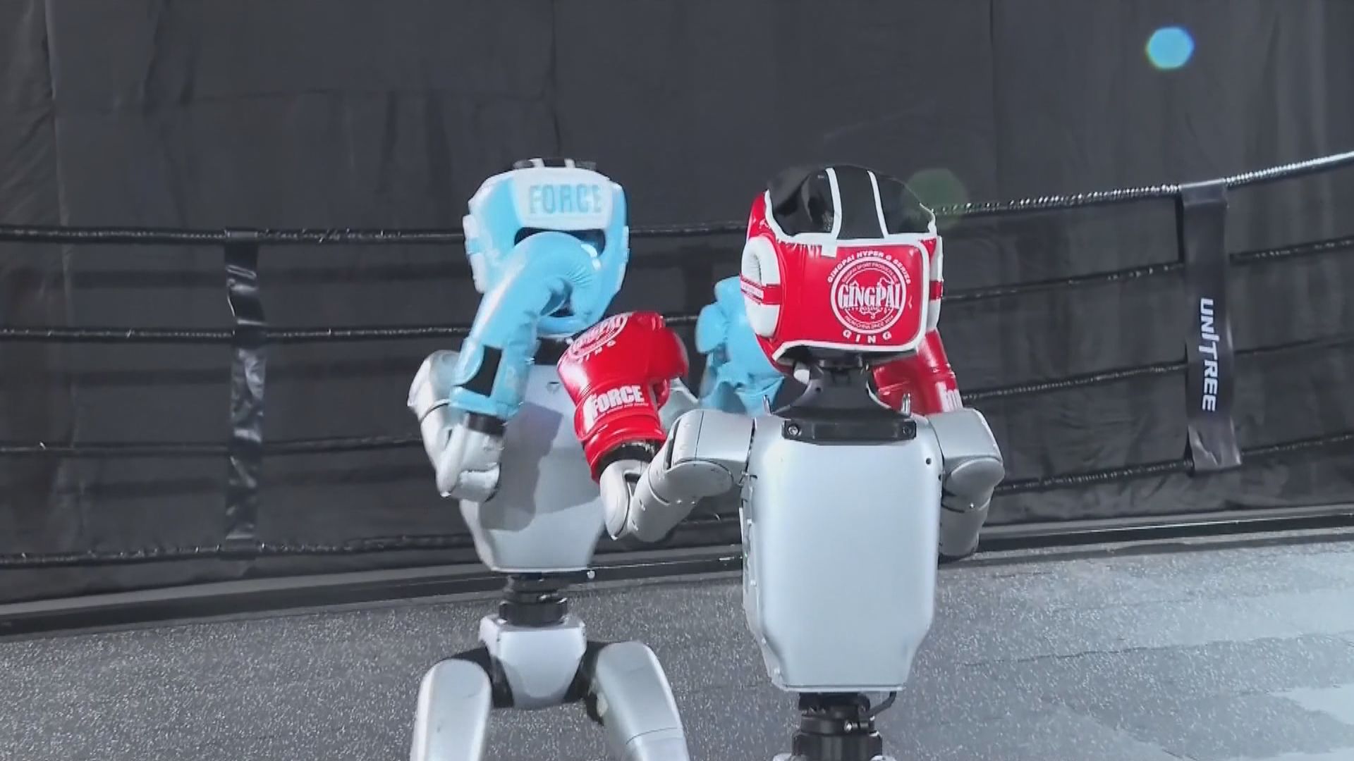 機械人格鬥｜全球首場擂台戰今晚杭州上演　人機合一比拳腳