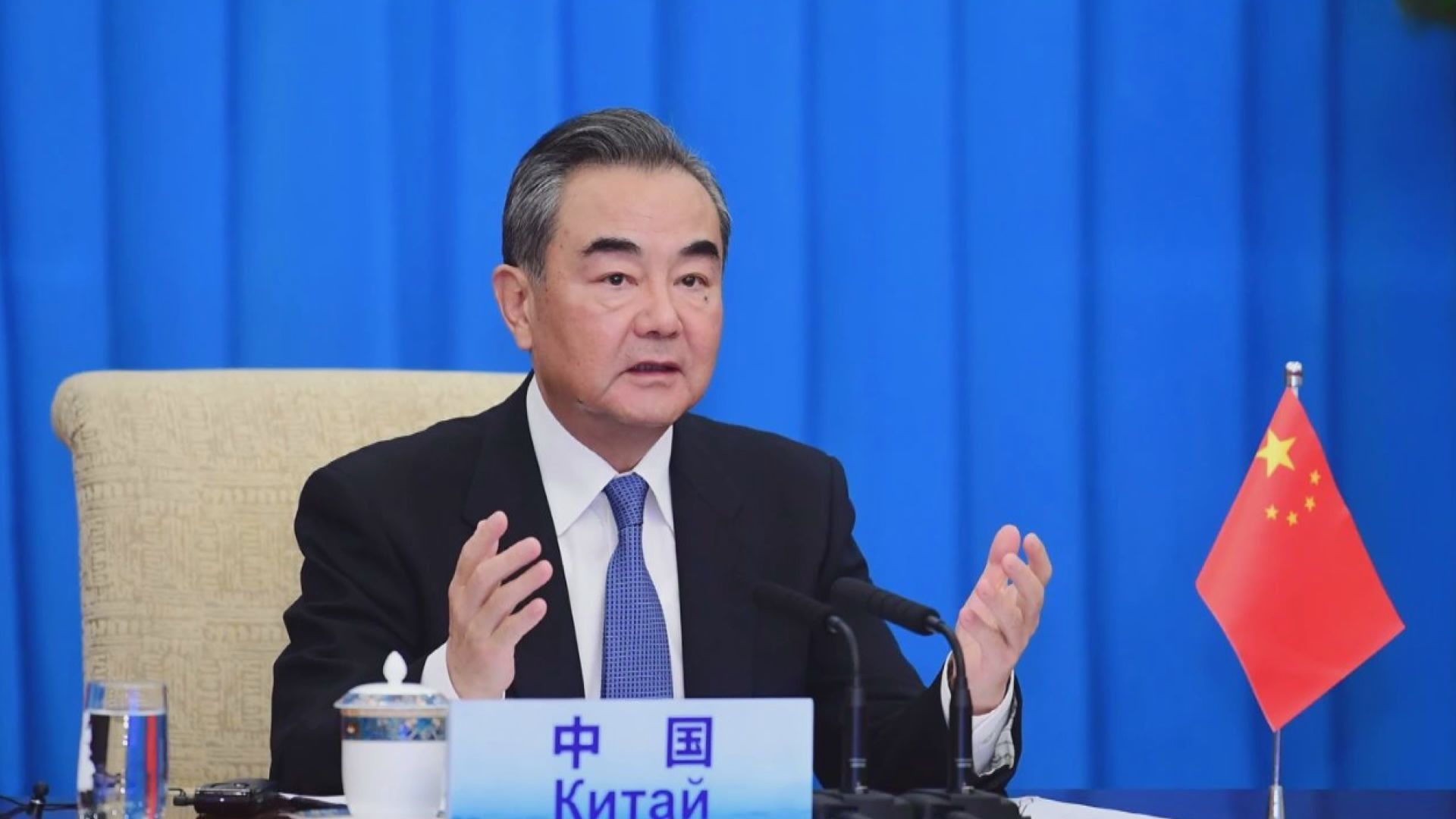 王毅呼籲各國人民要反對將抗疫政治化