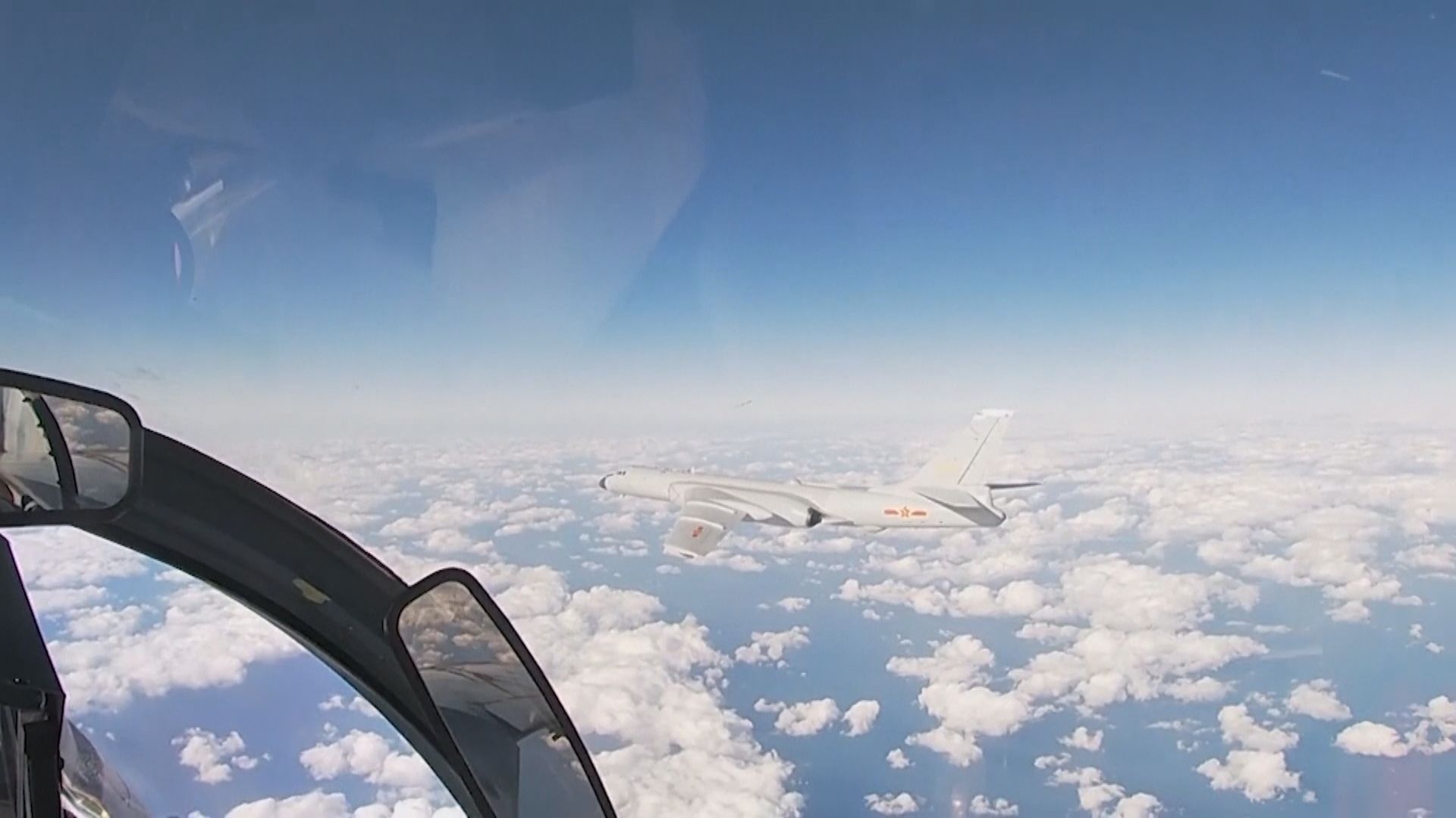 中俄軍機聯合空中戰略巡航　中方指沒進入他國領空