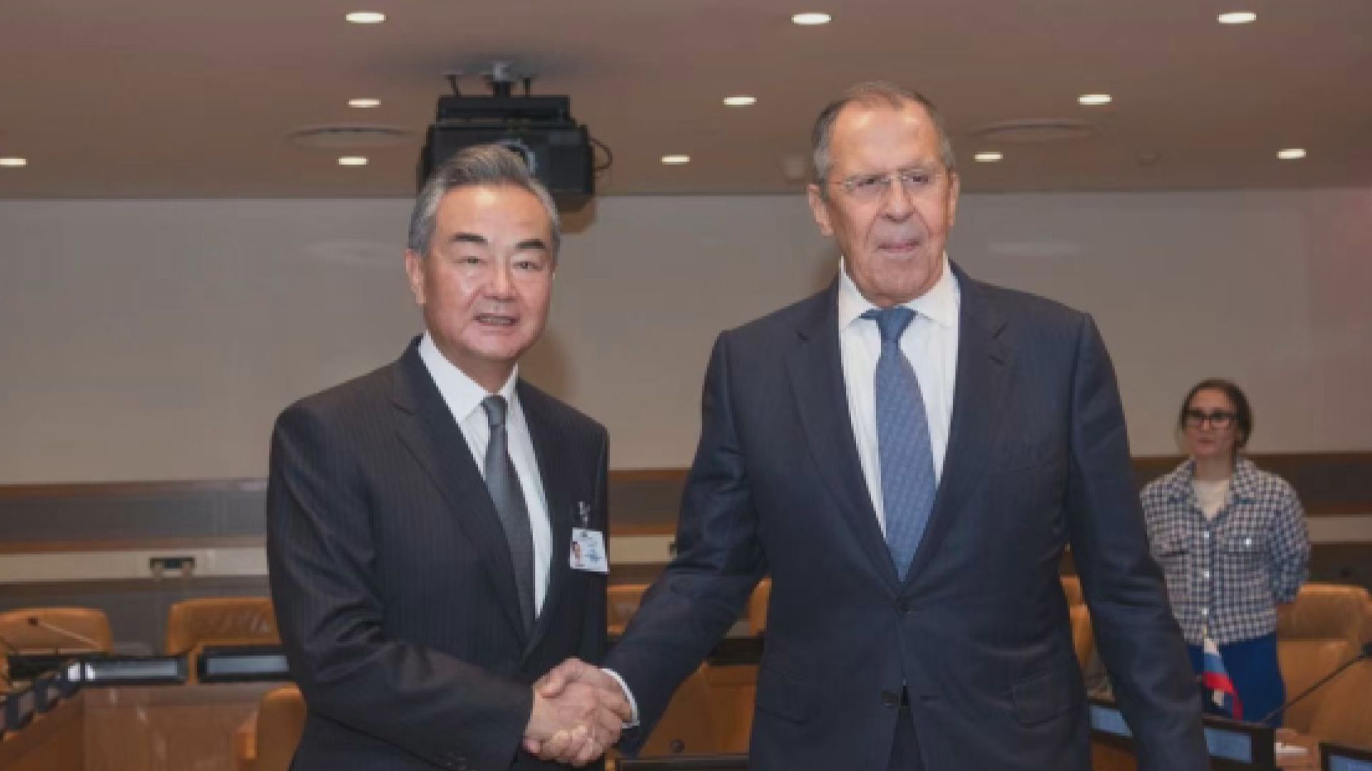 王毅會見拉夫羅夫指無人可剝奪俄方在安理會權利