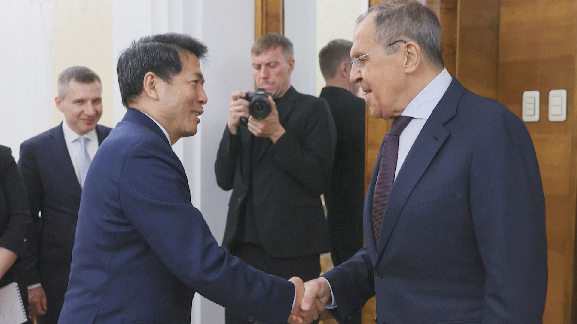 李輝在俄羅斯與拉夫羅夫會面