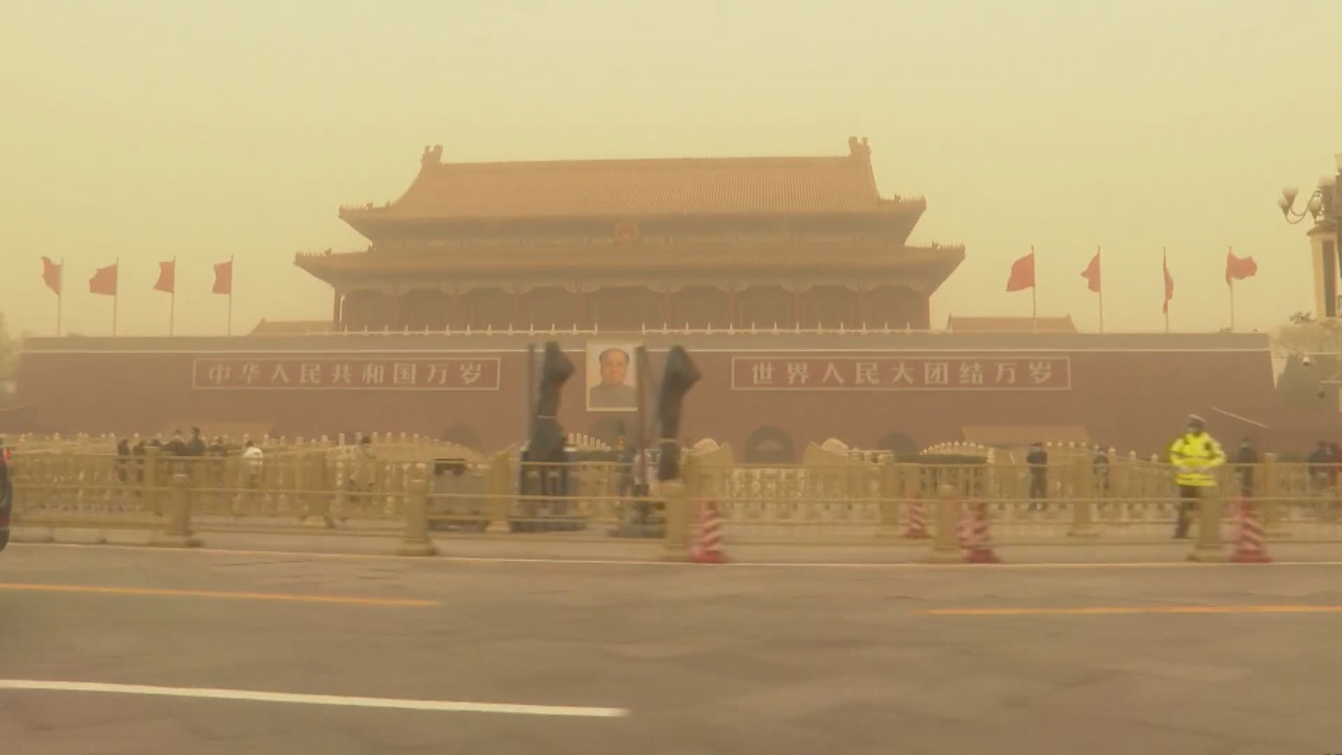 沙塵暴襲北京新疆內蒙等12省市　多市空氣污染超標