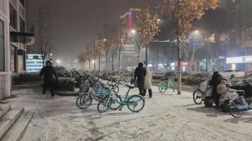 內地中東部地區大雪來襲 河南多地交通受阻