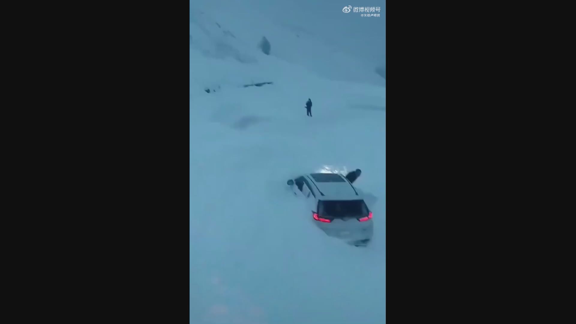 西藏林芝行車隧道出口發生雪崩　最少8死