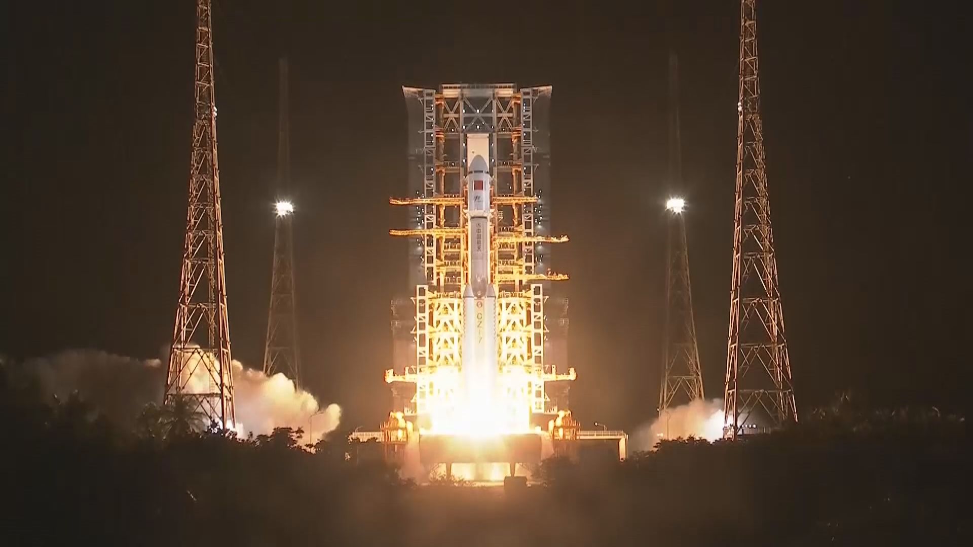 天舟二號貨運飛船與天和核心艙完成交會對接