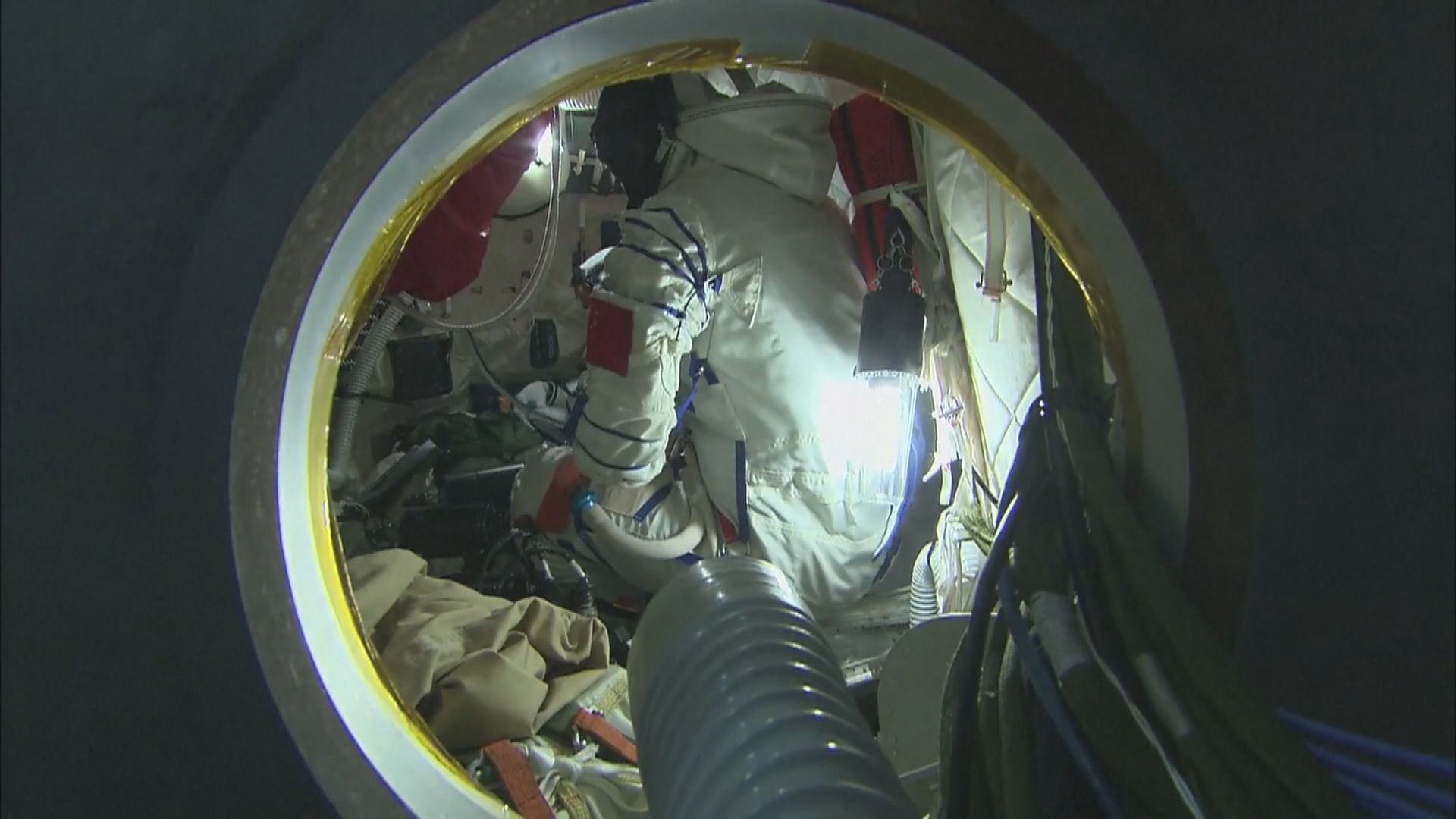 天舟二號天和核心艙完成對接　為太空站交付首批貨物