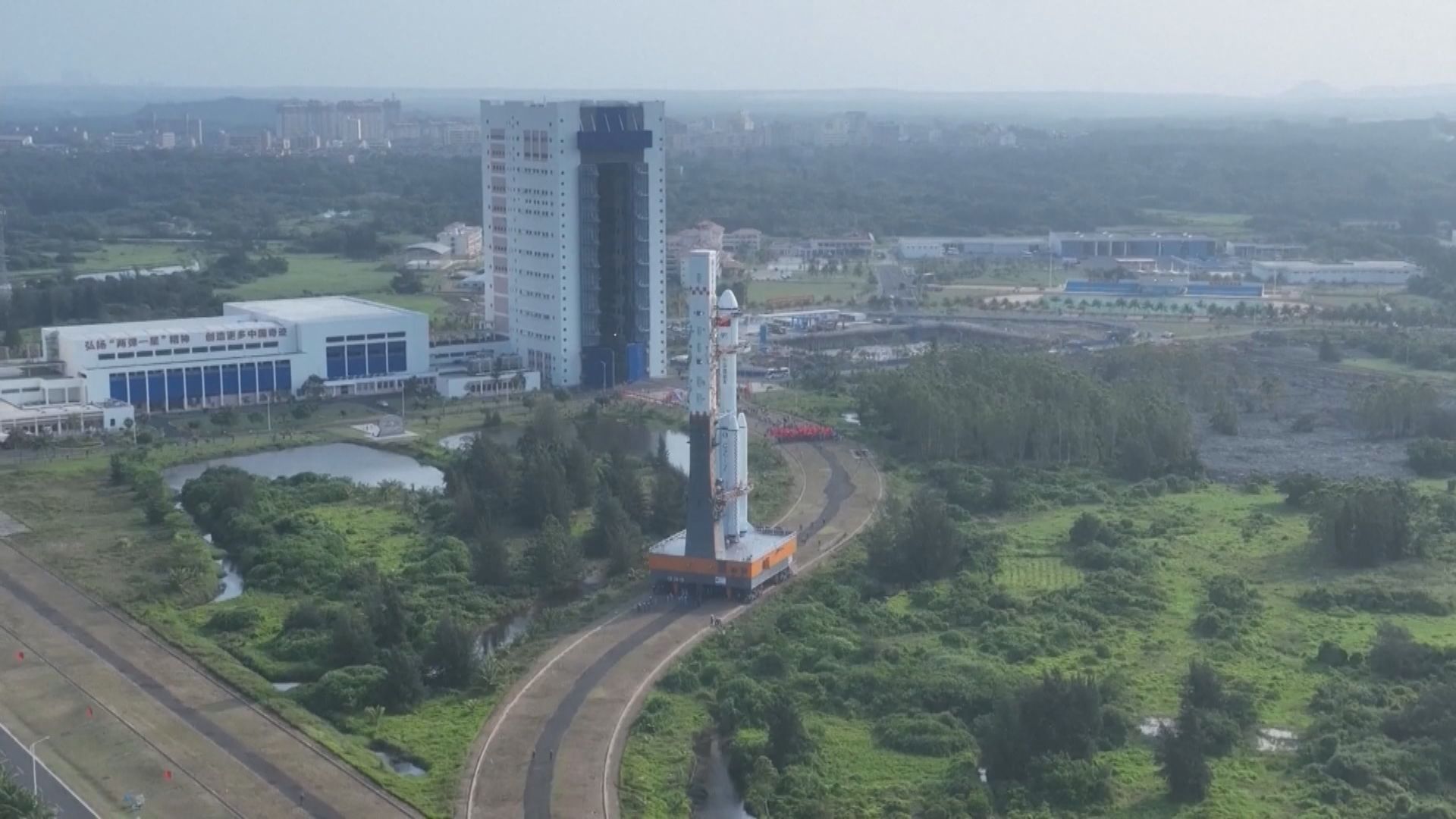 天舟六號船箭組合體轉運至發射區　近日擇機發射