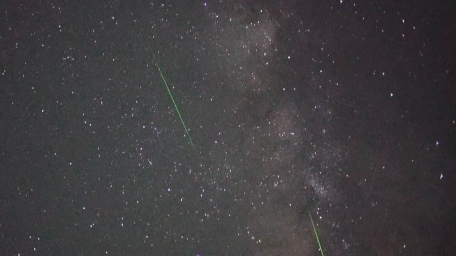 內蒙古出現流星雨　民眾拍攝流星劃過一刻