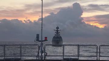 解放軍指美加軍艦周日通過台海並公開炒作