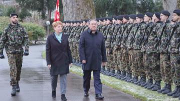 李強晤瑞士聯邦主席阿姆赫德 將給予瑞士單方面免簽待遇