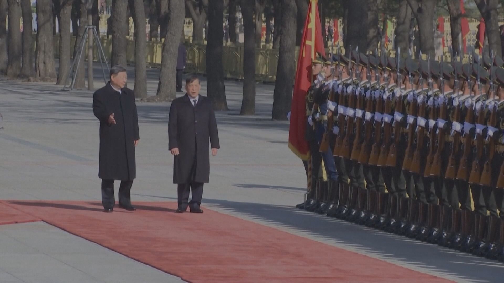 習近平接見泰王哇集拉隆功　為中泰建交50年以來首次有泰王訪華(何泳薇報道)