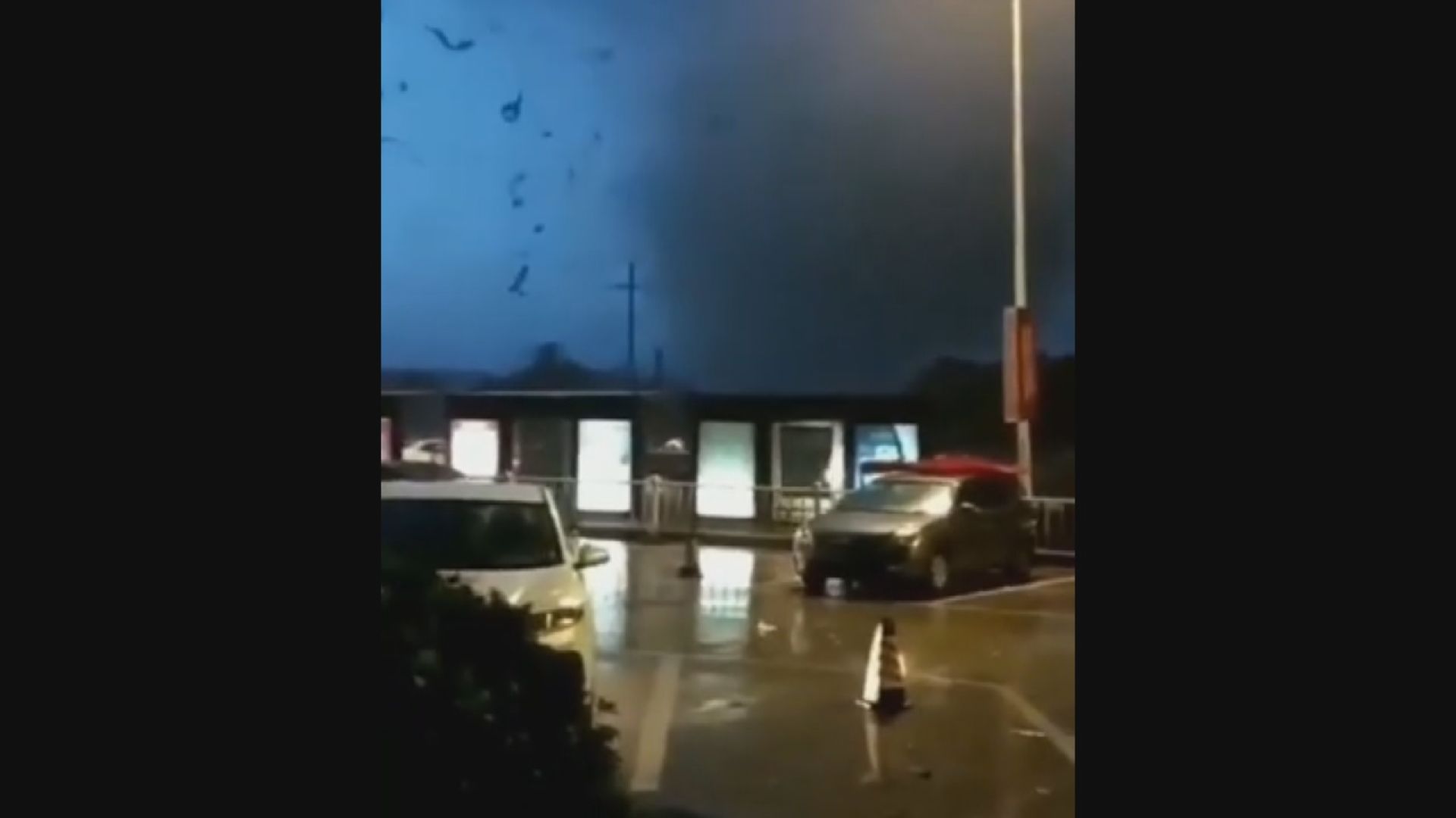 湖北江蘇遭龍捲風吹襲　最少12死數百傷