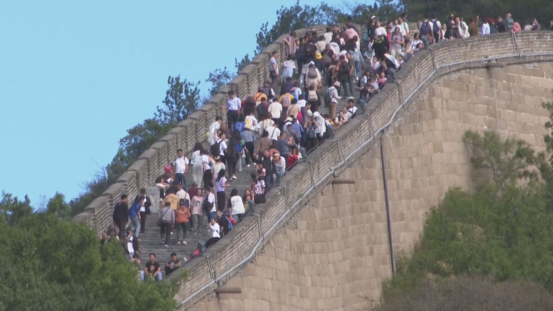 內地民眾趁國慶假期旅遊 多個著名景點一票難求