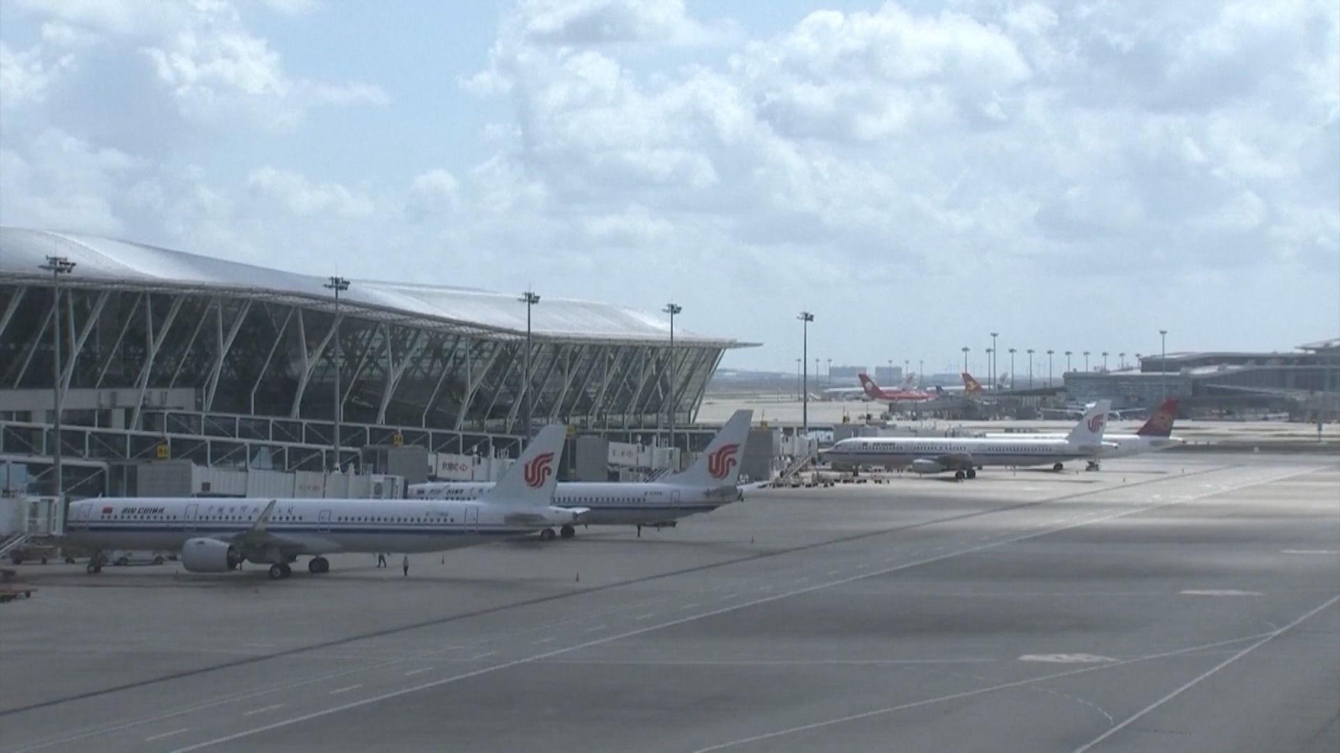 「五一」返程客流增加　北京機場多航班因天氣原因取消