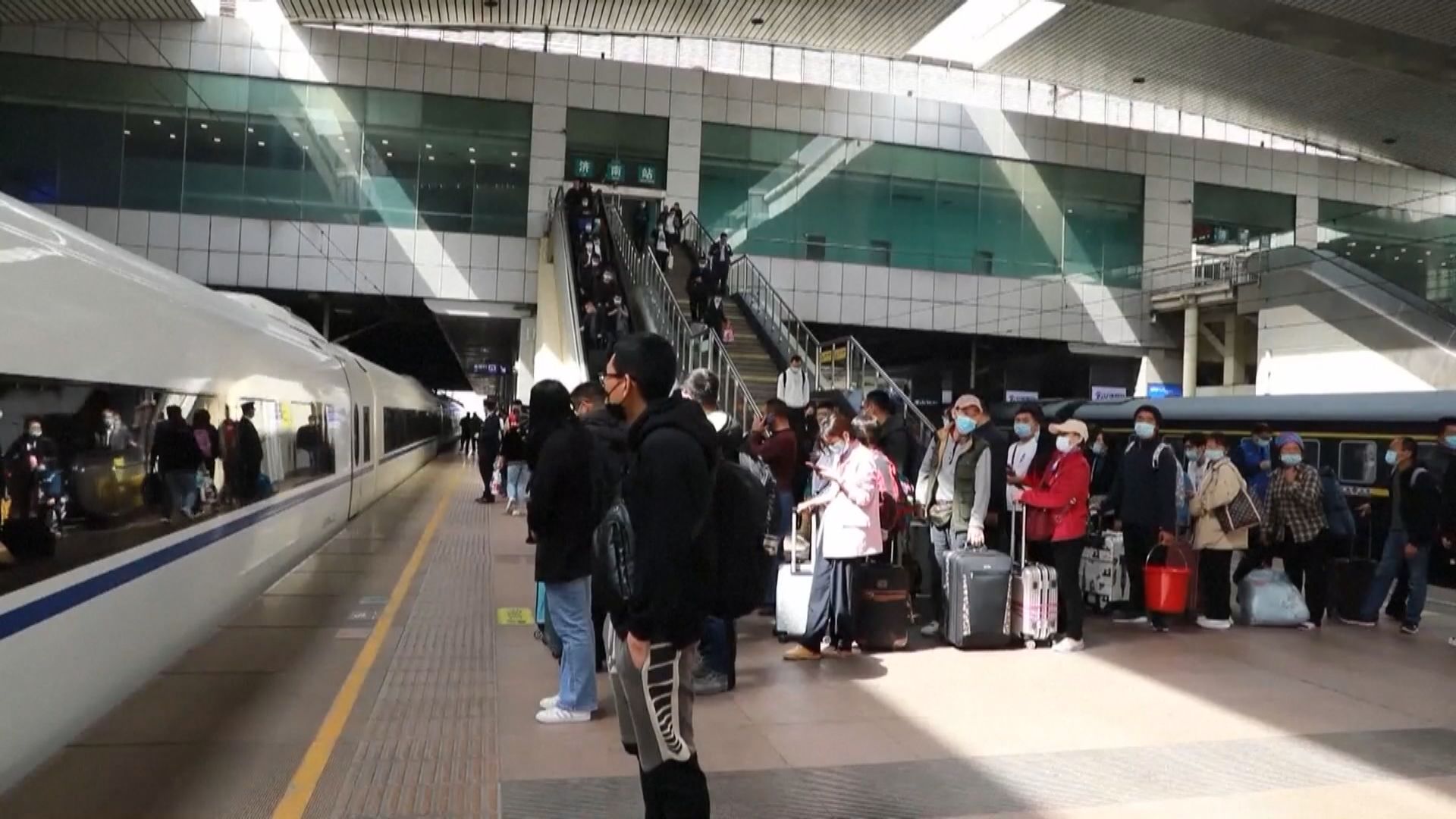 內地五一假期火車票周六開售　業界料2億人次出遊