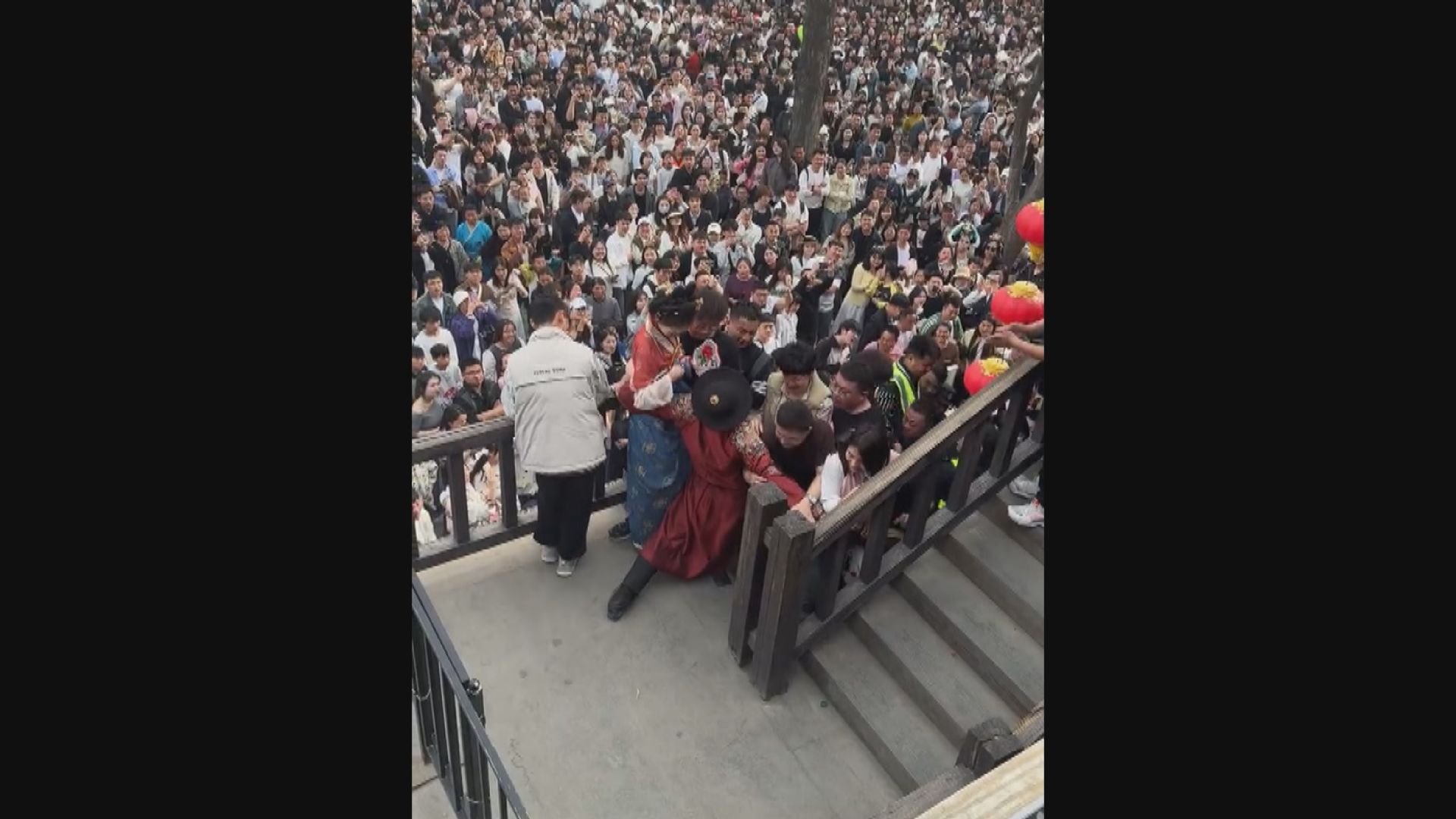 預約系統故障引混亂　河南開封景區人潮逼爆要求退票