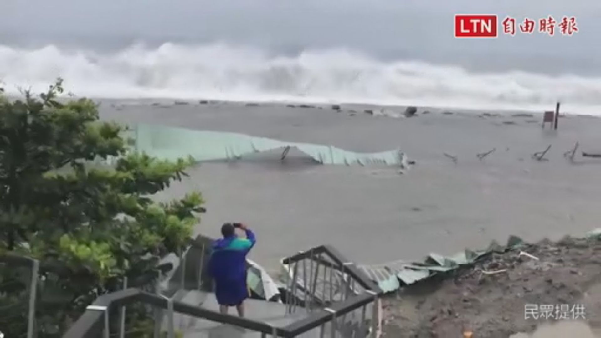 受山竹環流影響台灣沿海風浪大