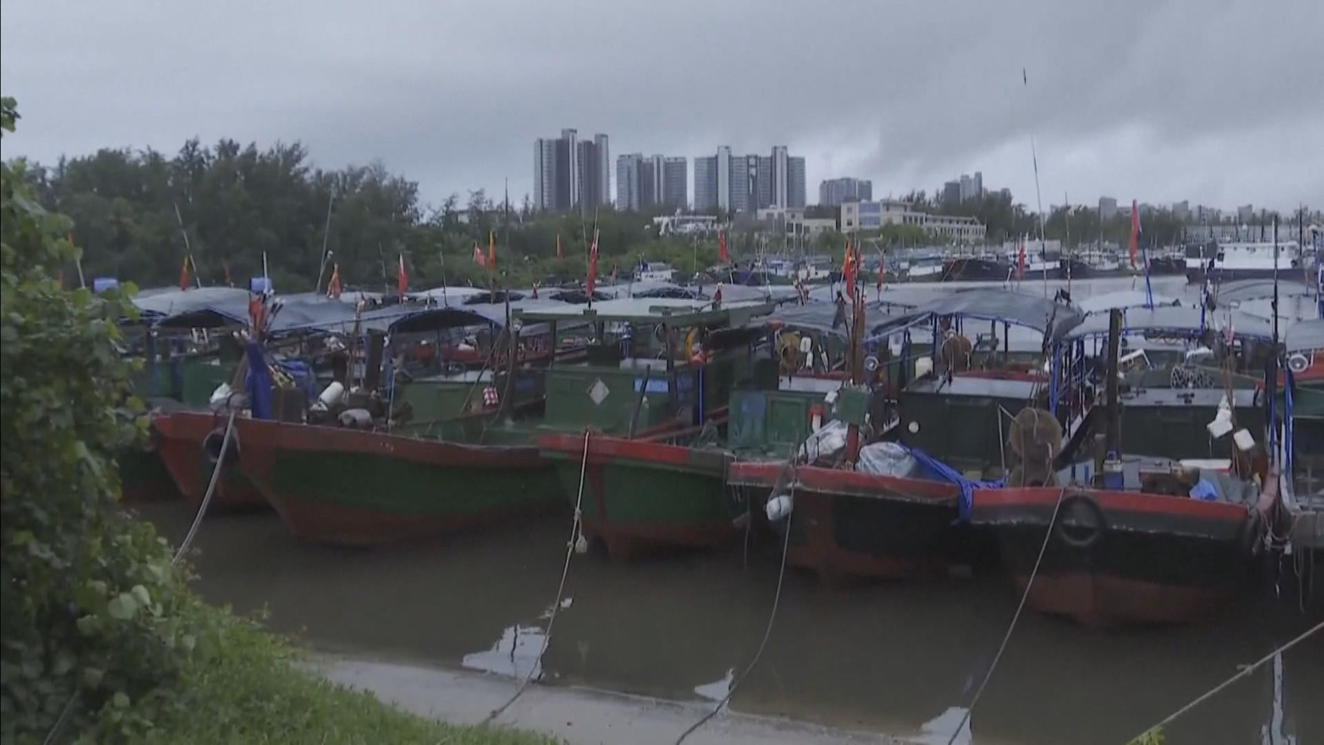 獅子山登陸海南省　多處出現狂風暴雨