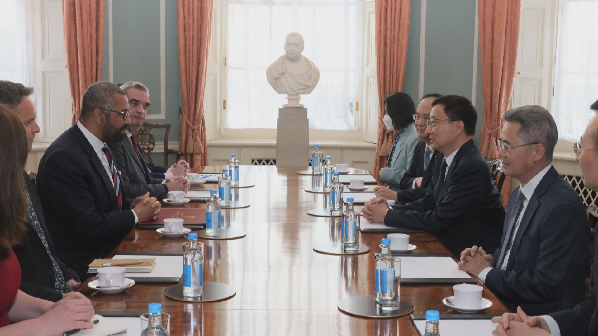 韓正在倫敦與英外相祁湛明會晤