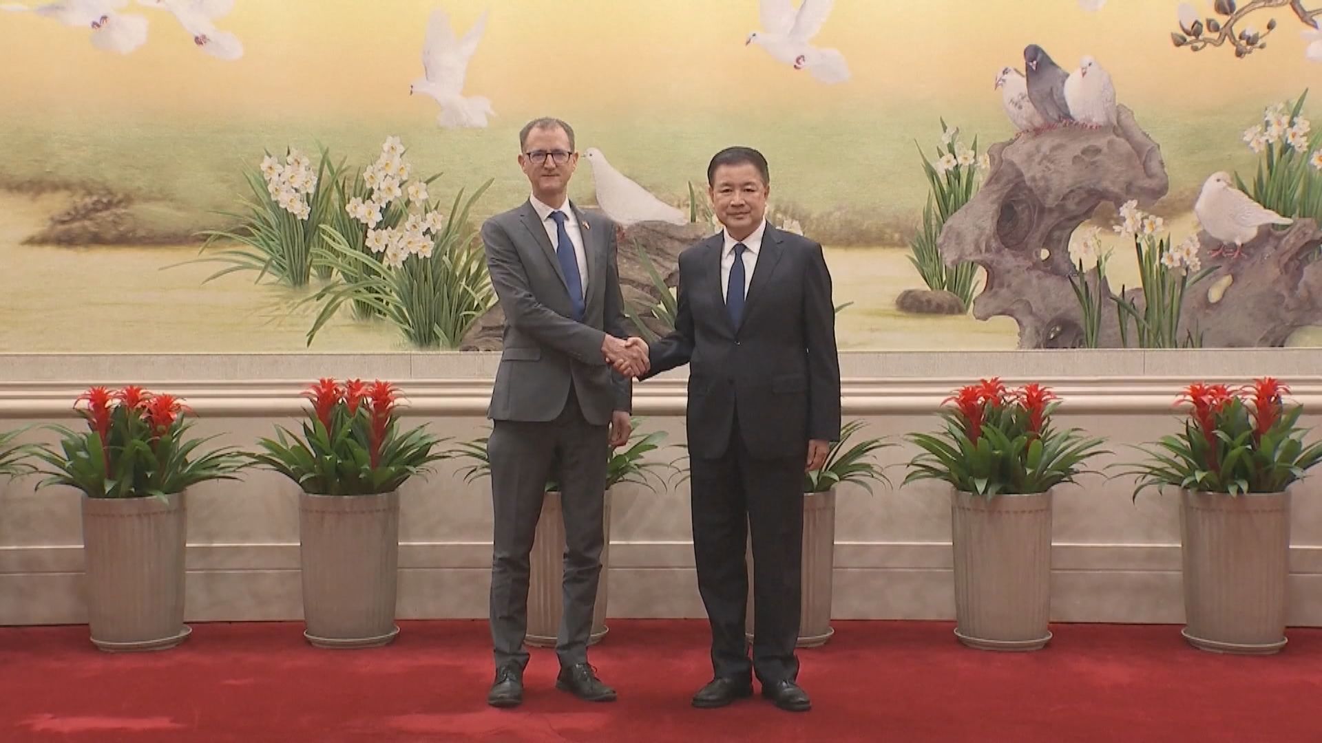 王小洪會見英國國家打擊犯罪總局總局長比格