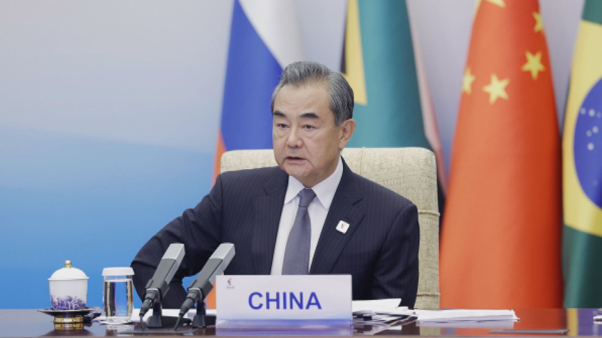 王毅：向烏克蘭輸送武器不會換來和平