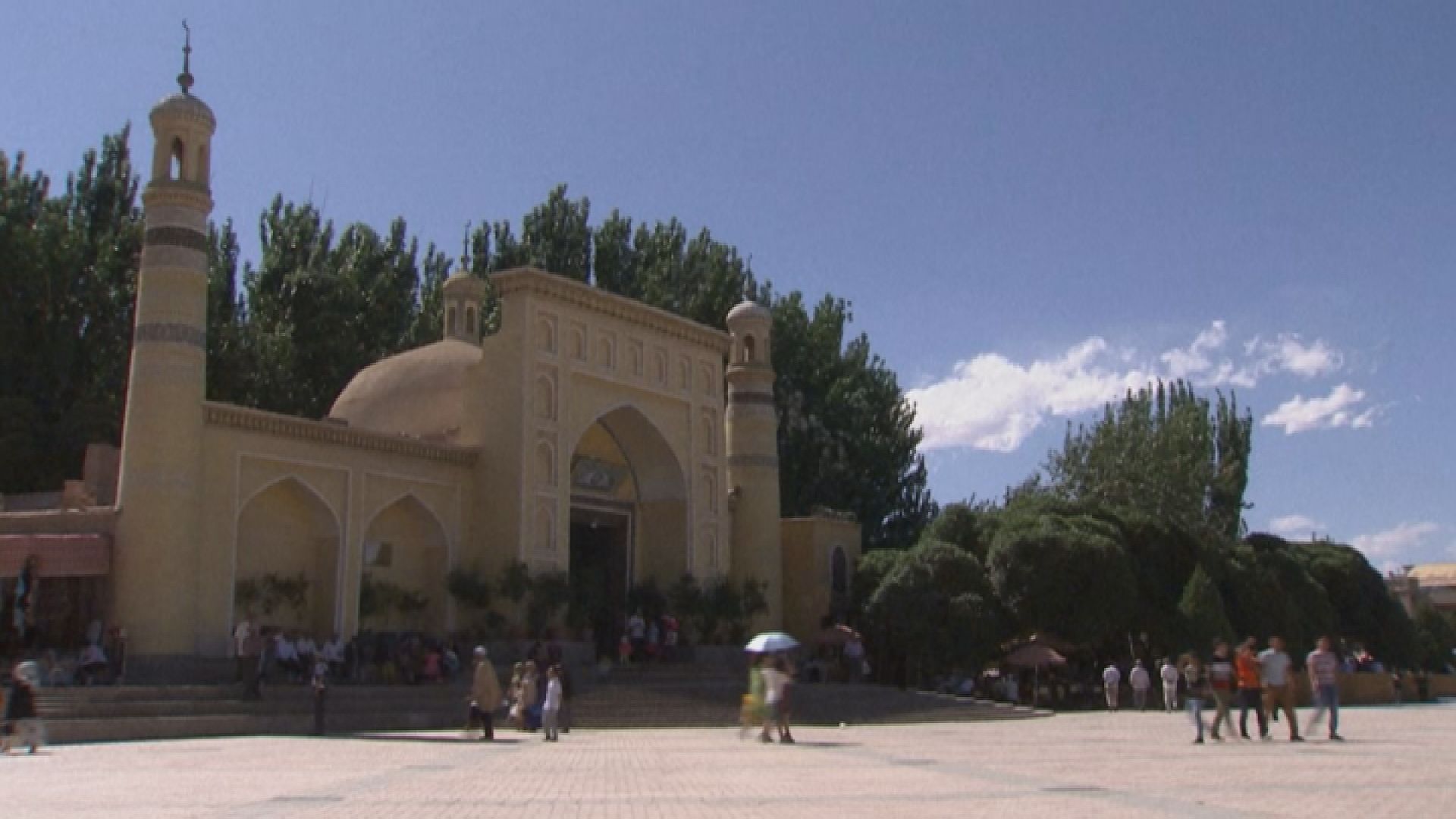 中方否認新疆設「再教育營」 