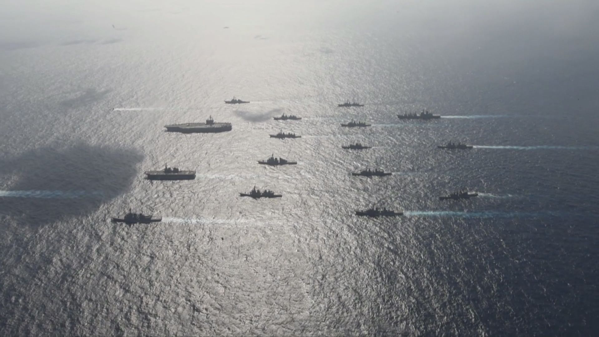 美軍兩個航母戰鬥群在菲律賓海演習