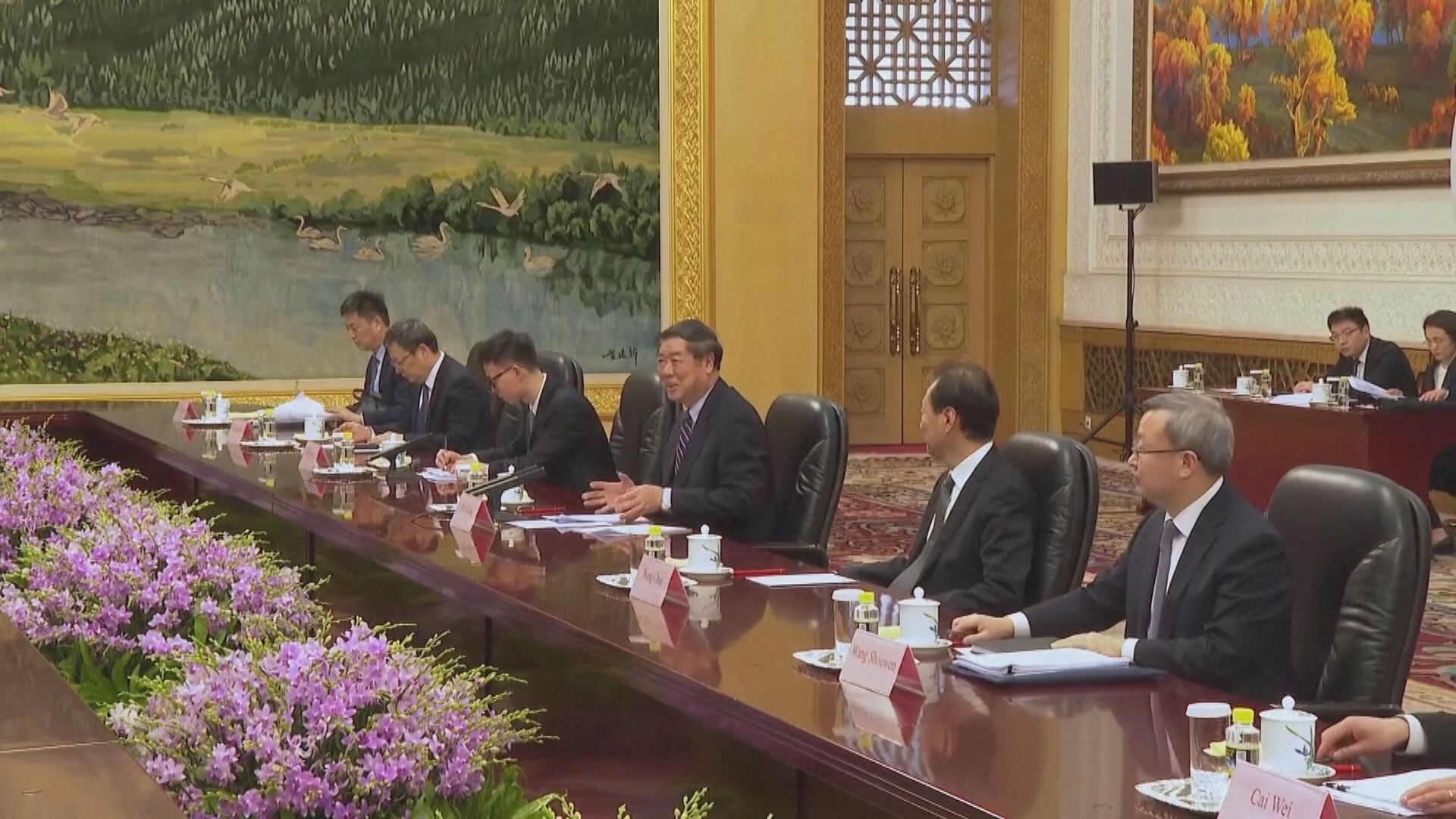 何立峰接見訪華美國參議員戴安斯　重申反對經貿問題政治化