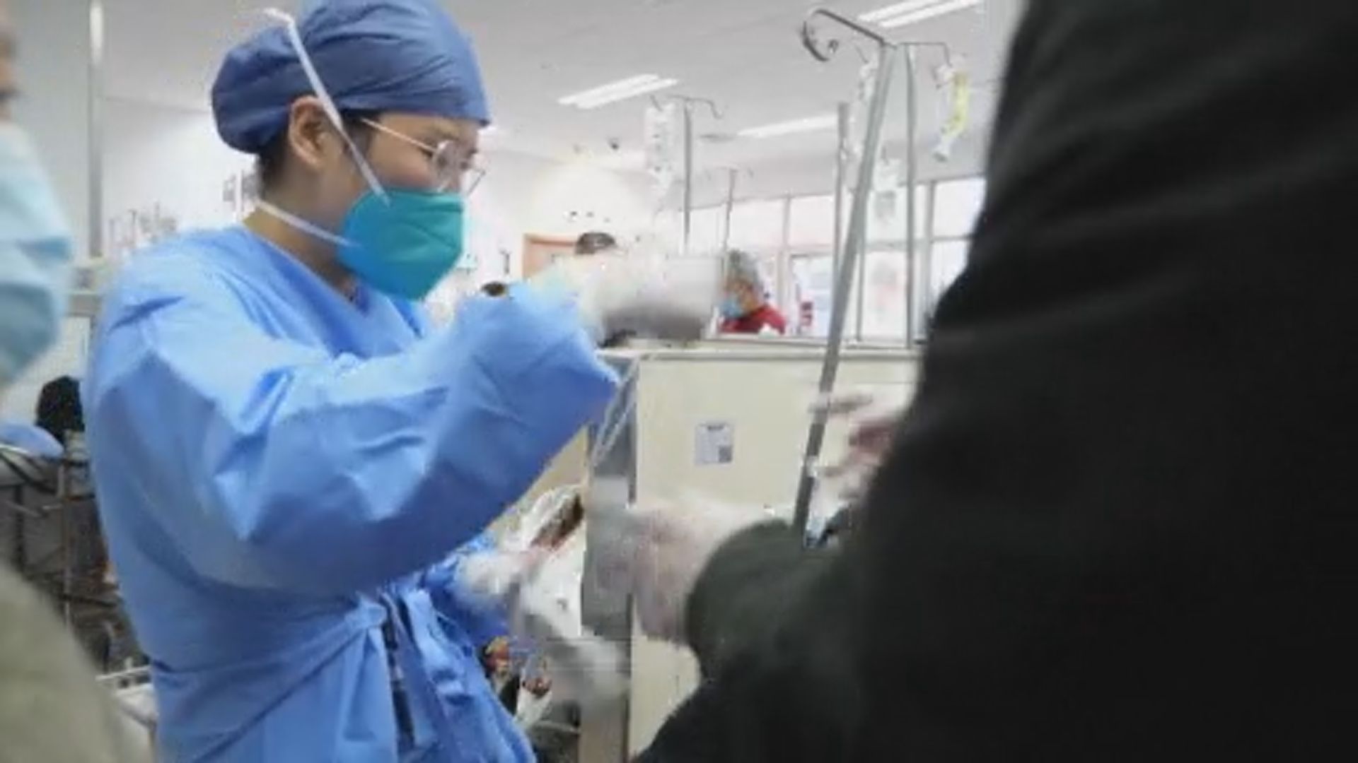 內地去年11月以來診治二億多名新冠患者