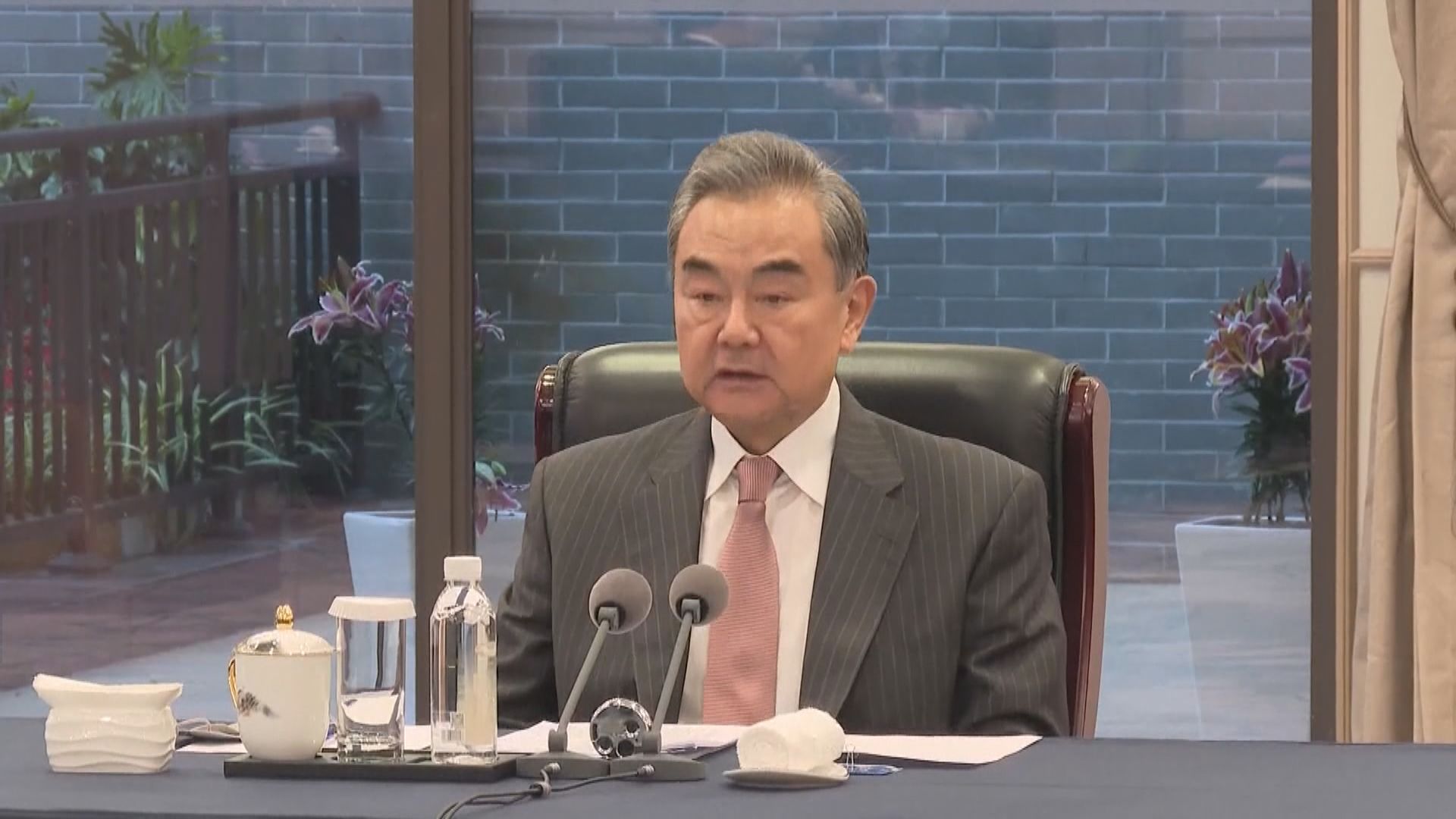 王毅在貴陽晤波蘭及塞爾維亞外長