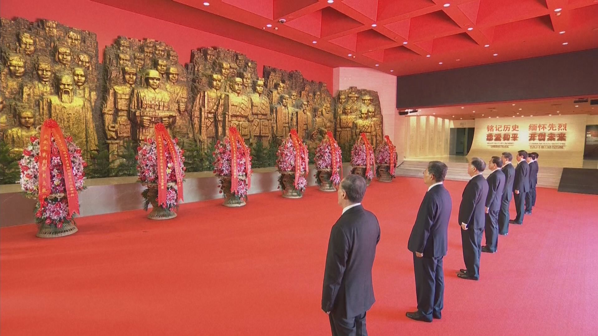 習近平等領導人向抗日烈士敬獻花籃