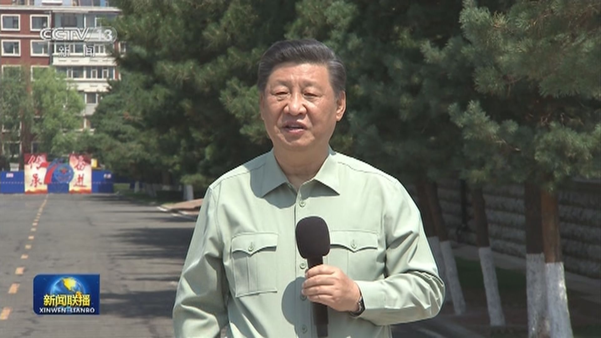 習近平視察空軍航空大學