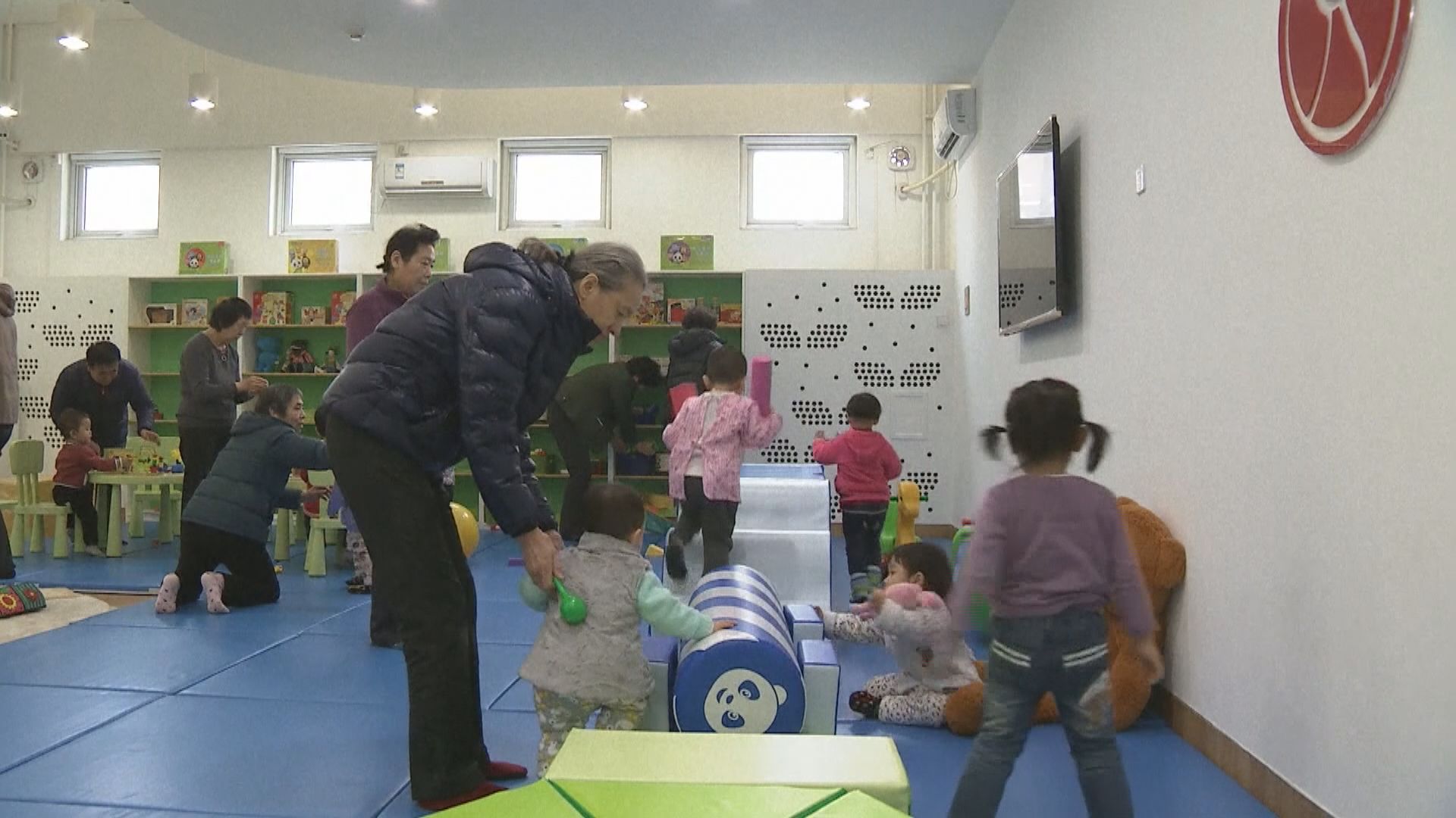 國務院：鼓勵有條件地區開展「育兒假」試點