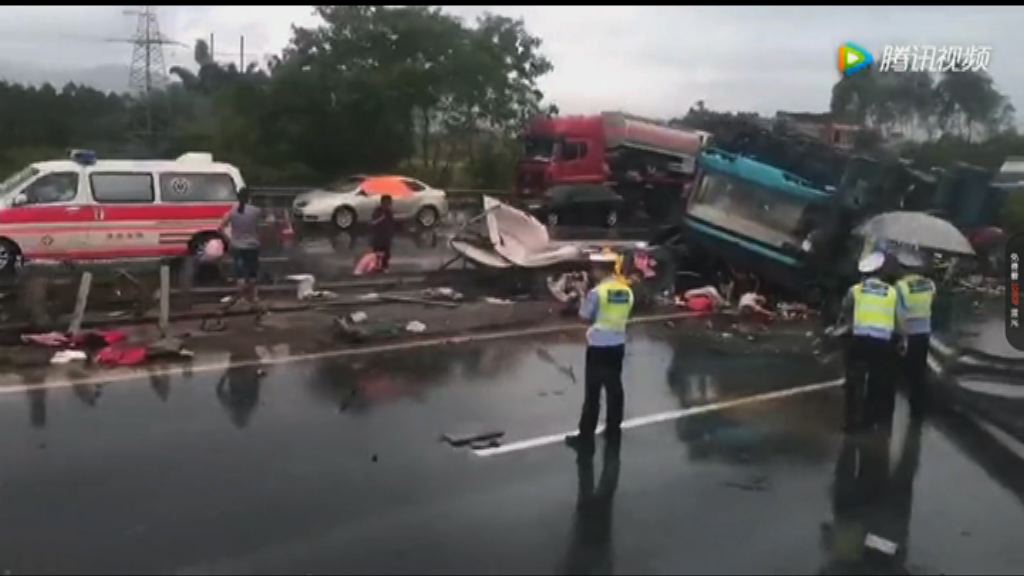 廣河高速龍門段巴士翻轉至少19死