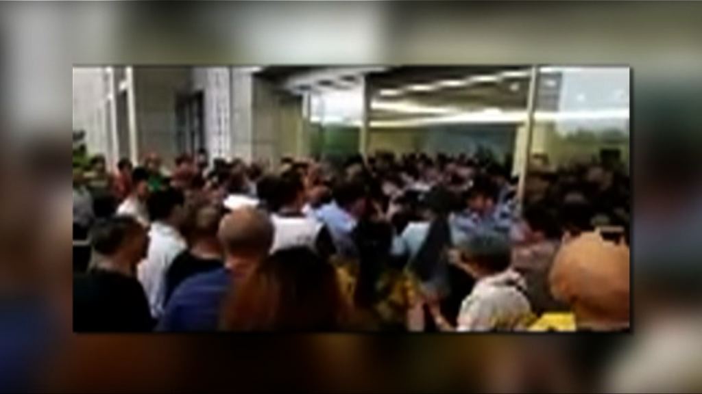 浙江民眾包圍政府大樓抗議收地