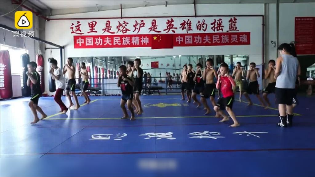 成都拳館養「格鬥孤兒」惹爭議