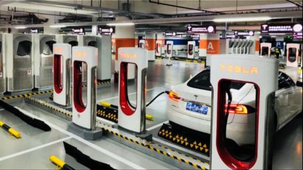 【政府指未簽協議？】WSJ：Tesla滬自貿區獨資設廠