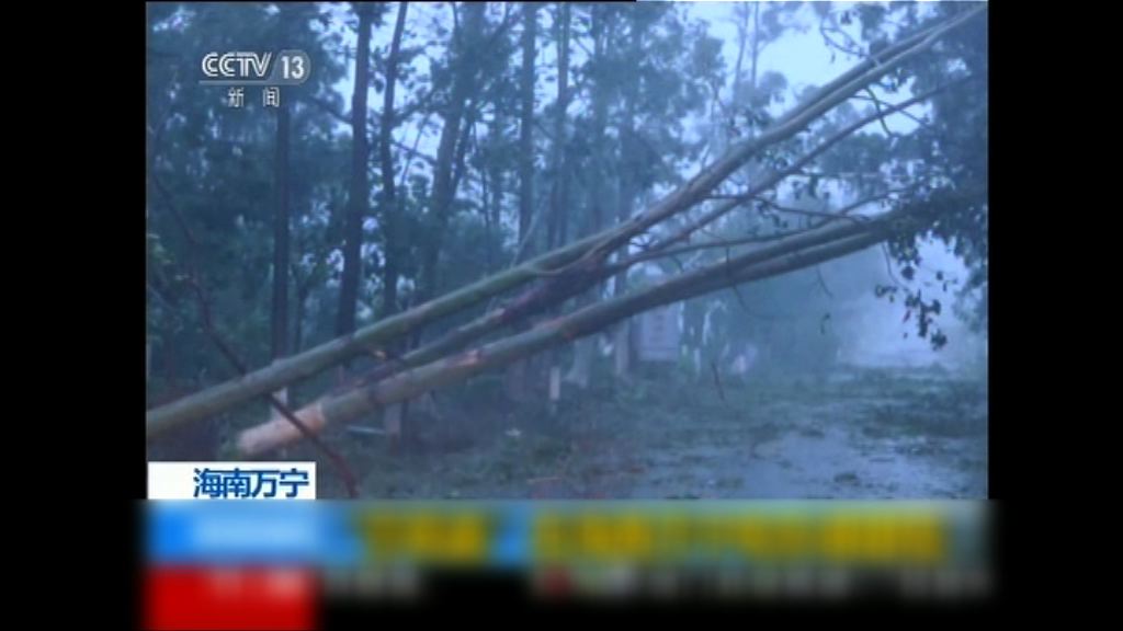 莎莉嘉登陸海南島帶來狂風驟雨