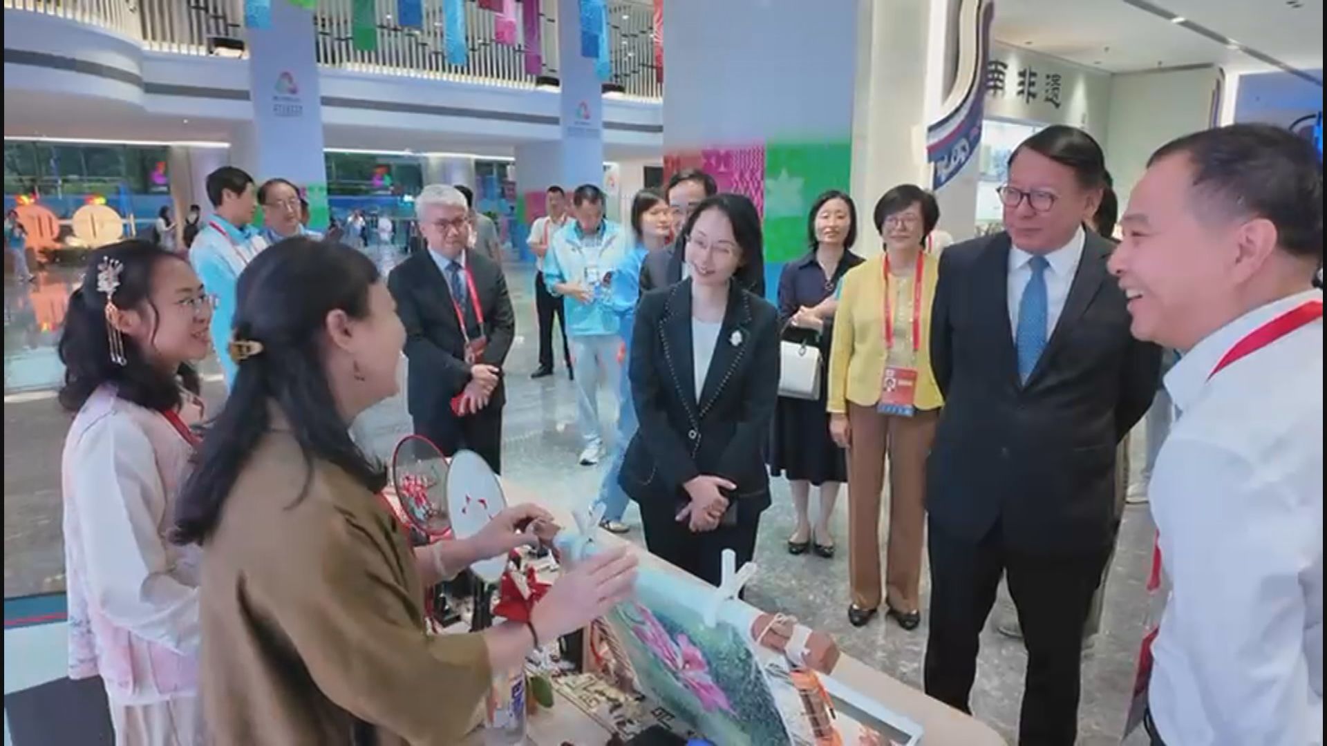 全運會｜陳國基及王曦參觀廣州全運會主媒體中心