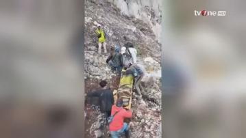 中國女遊客在印尼伊真火山拍照 失足墮崖身亡