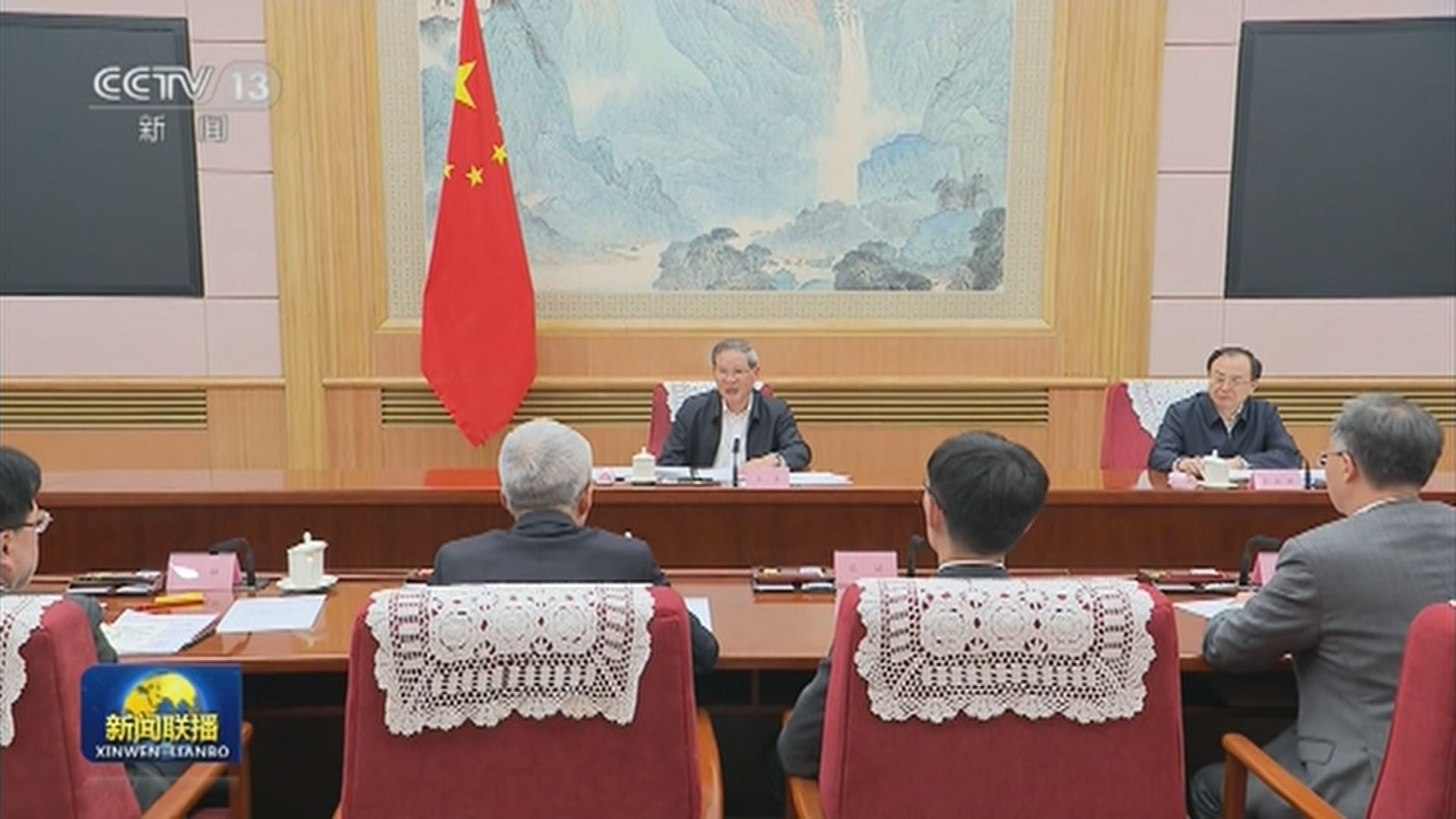 總理李強主持召開專家和企業家座談會