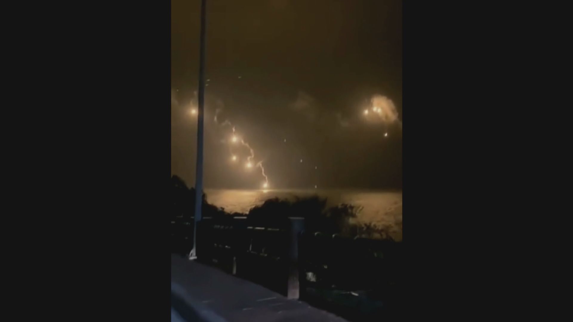 佩洛西據報啟程到亞洲　解放軍在福建實彈射擊演練