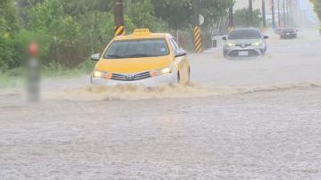 打風｜韋帕暴風圈進入台灣南部海峽　當局向多個縣市發出豪雨特報　預計韋帕周日在廣東至海南沿海登陸