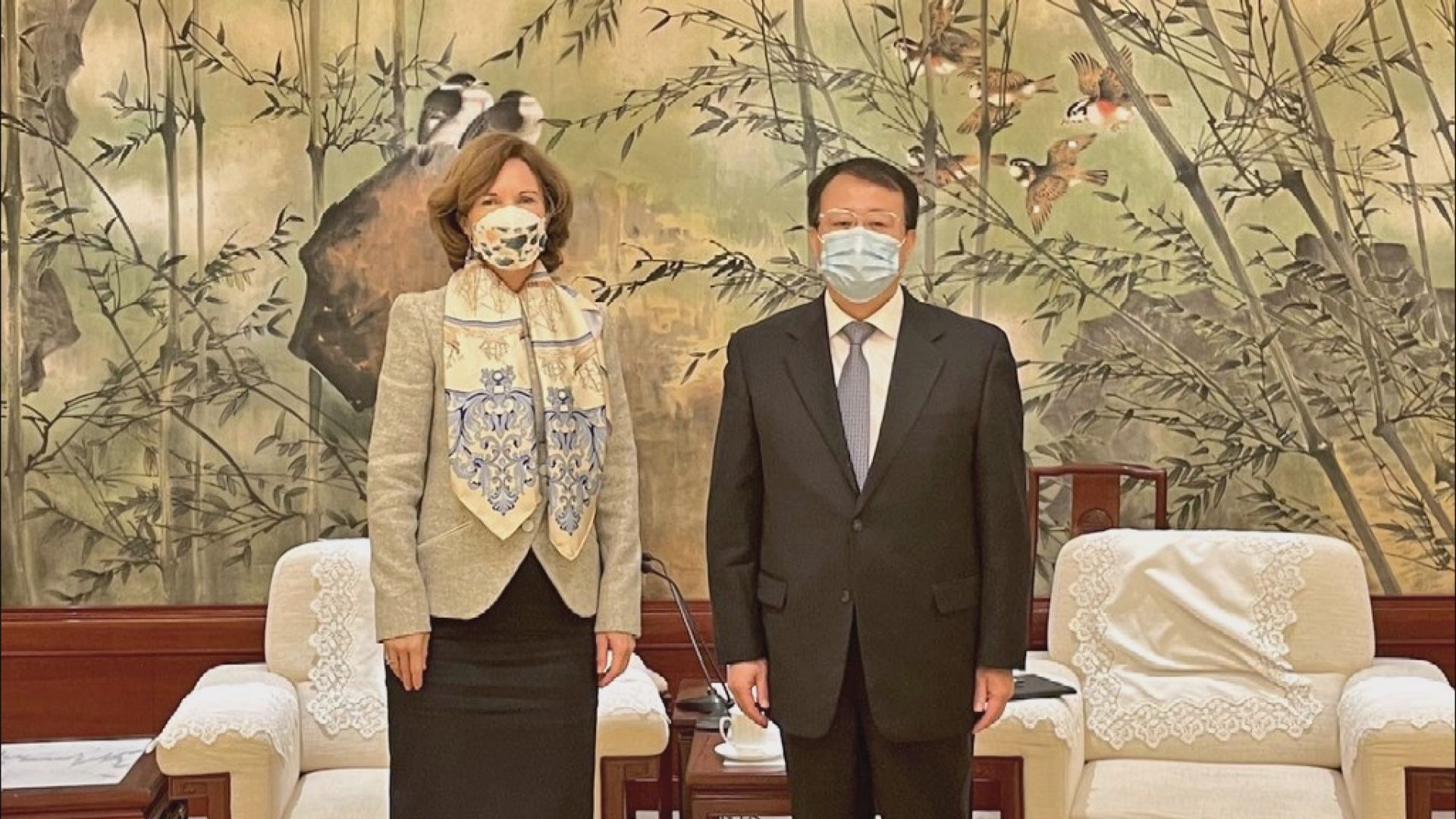 上海市長龔正會見英國駐華大使吳若蘭