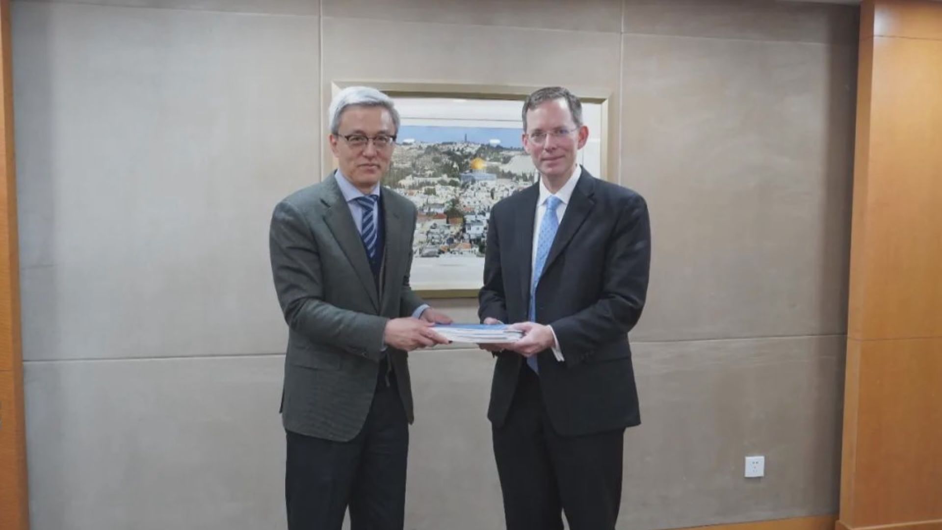 中美官員就雙邊關係進行溝通