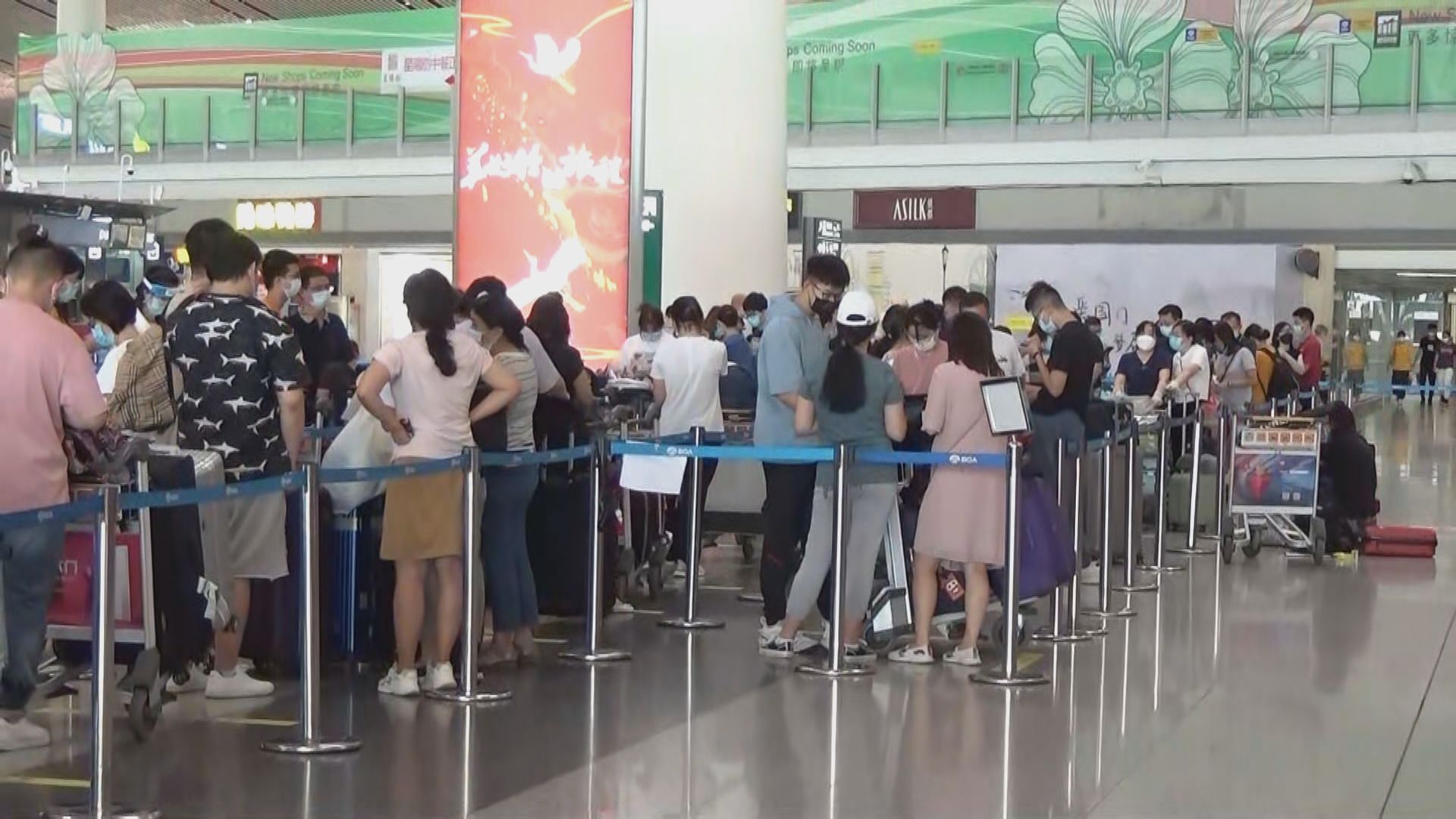 京滬機場現赴美留學人潮　留學生：機票很難買